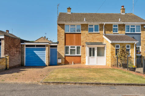 Kirkstone Drive, Bedfordshire LU6 3 bed semi