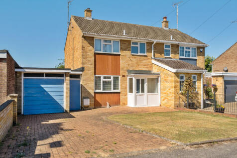 Kirkstone Drive, Bedfordshire LU6 3 bed semi