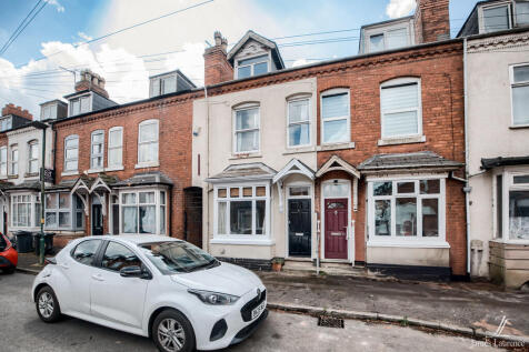 4 bedroom terraced house for sale