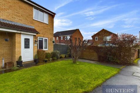 2 bedroom semi-detached house for sale