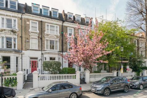 12 bedroom terraced house for sale