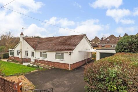 Shotterfield Terrace, Liss, Hampshire 3 bed detached bungalow for sale