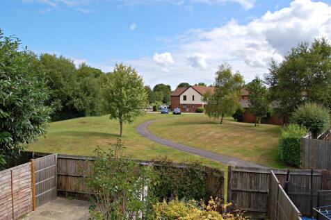 Balmoral Way, Petersfield, Hampshire 2 bed terraced house for sale