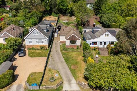 Tilmore Gardens, Petersfield 3 bed detached bungalow for sale