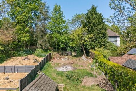 Tilmore Gardens, Petersfield 3 bed detached bungalow for sale