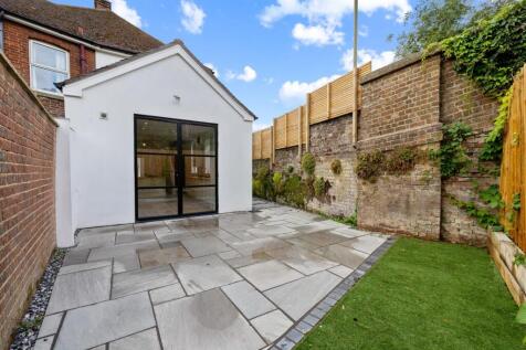 Bannerman Road, Petersfield 2 bed semi