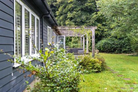 Hill Brow Road, Hill Brow, Liss 4 bed detached bungalow for sale