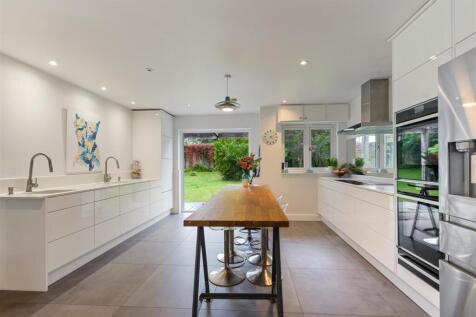 Hill Brow Road, Hill Brow, Liss 4 bed detached bungalow for sale