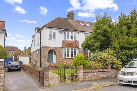 Woodbury Avenue, Petersfield 3 bed semi
