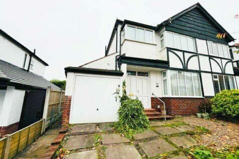 3 bedroom semi-detached house for sale