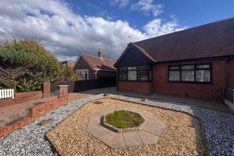 2 bedroom semi-detached house for sale