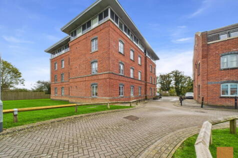 Brunel Court Truro 2 bed apartment for sale