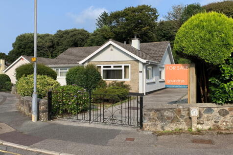 Pentalek Road, Camborne, TR14 7RQ 3 bed detached bungalow for sale