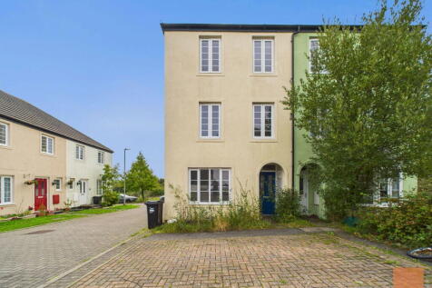 4 bedroom semi-detached house for sale