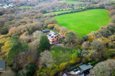 6 bedroom detached house for sale