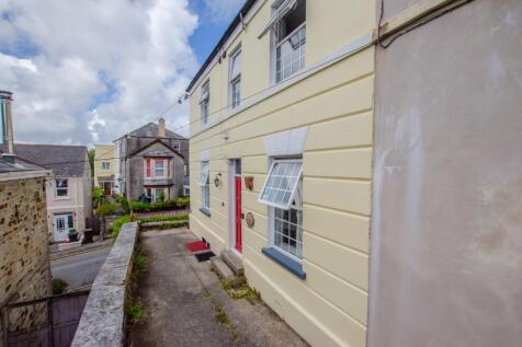 Semi-detached house for sale