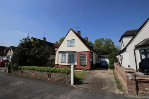 Cedar Gardens, Upminster RM14 3 bed chalet for sale