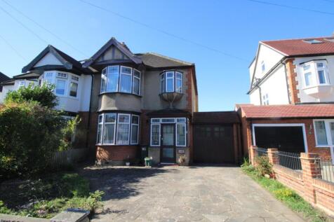 Maple Avenue, Upminster RM14 3 bed semi