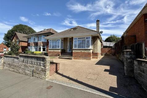 Moorgreen Road, Cowes 3 bed detached bungalow for sale