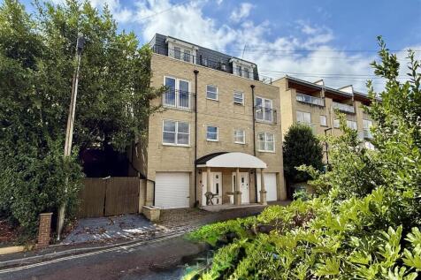Cliff Road, Cowes 4 bed detached house for sale