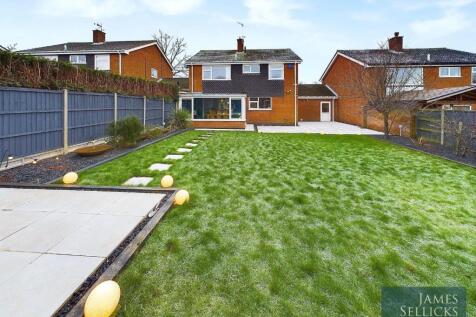 Holmleigh Gardens, Thurnby... 4 bed detached house for sale