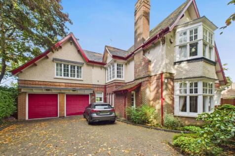 Knighton Grange Road, Oadby... 7 bed detached house for sale