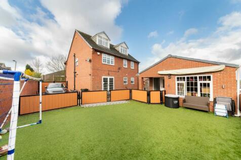 6 bedroom detached house for sale