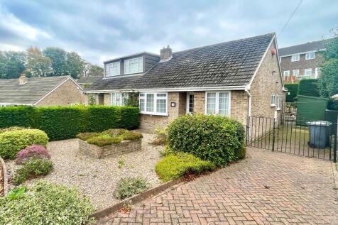 Kirkwood Drive, Huddersfield, HD3 2 bed semi