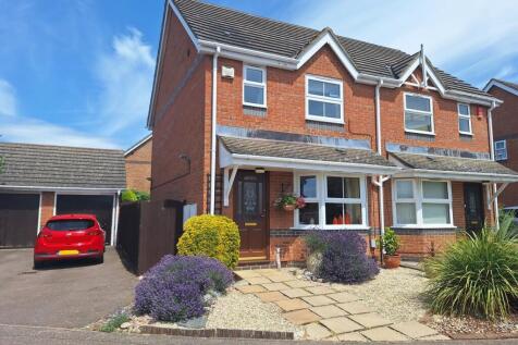 3 bedroom semi-detached house for sale