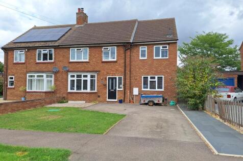 4 bedroom semi-detached house for sale