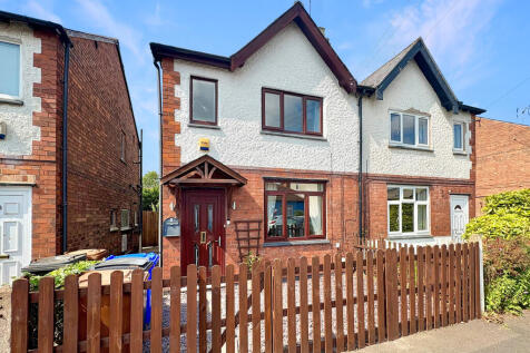 Cedar Avenue, NOTTINGHAM NG10 2 bed semi