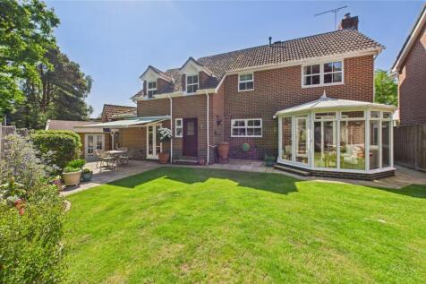 Mallow Close, Broadstone, Dorset, BH18 5 bed detached house for sale