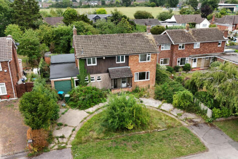 King Edward Avenue, Aylesbury... 4 bed detached house for sale