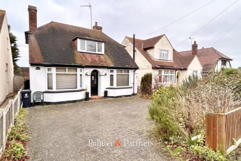 Walton Road, Walton on the Naze... 3 bed detached house for sale