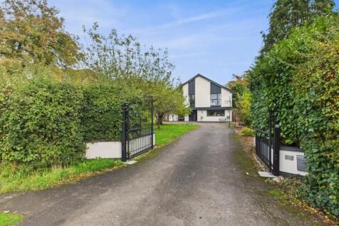 5 bedroom detached house for sale