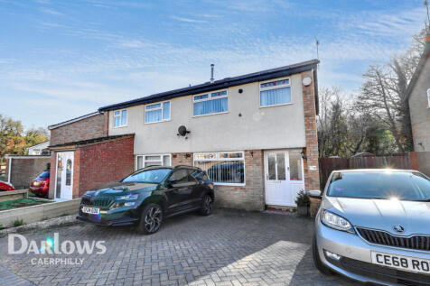 3 bedroom semi-detached house for sale