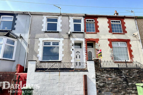 4 bedroom terraced house for sale