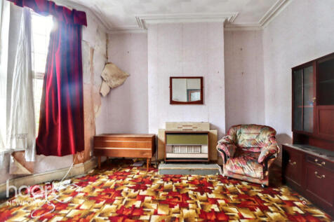 4 bedroom terraced house for sale