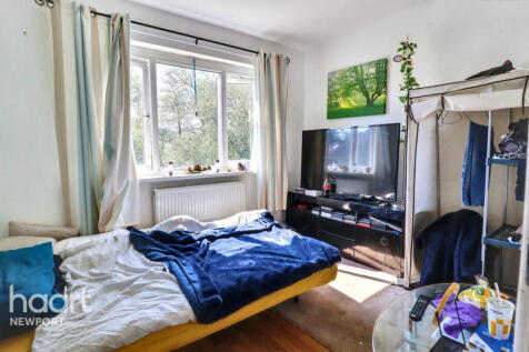 Roding Close, Newport 2 bed apartment for sale