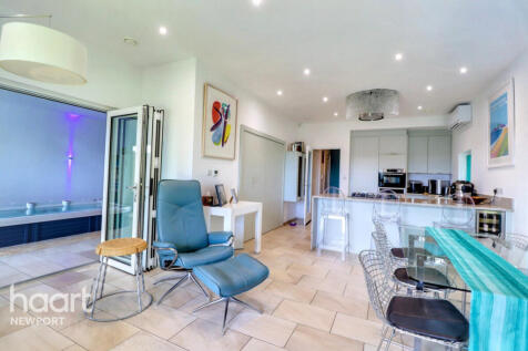Pollard Close, Newport 4 bed detached house for sale