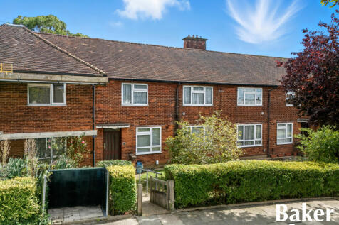 Harbourer Road, Hainault IG6 1 bed ground floor flat for sale