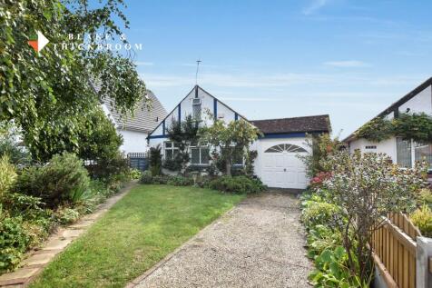 Frinton Road, Holland on Sea 2 bed detached bungalow for sale
