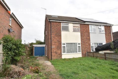 38 Weeley Road, Little Clacton 4 bed semi