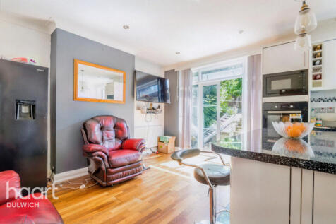 5 bedroom semi-detached house for sale