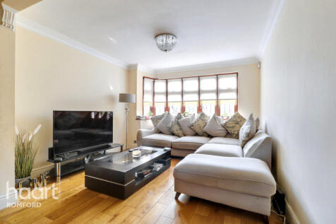 Sheila Road, Romford, RM5 2NU 4 bed semi