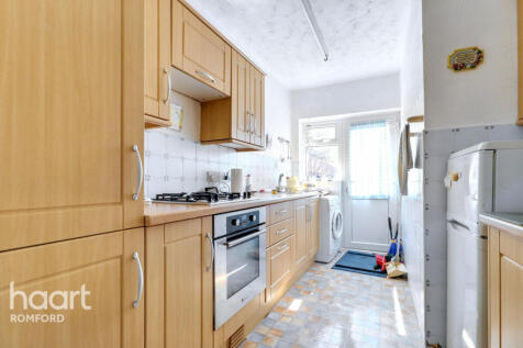 Marks Road, Romford, RM7 7AF 2 bed terraced house for sale