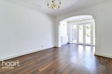 Lowshoe Lane, Romford, RM5 2AP 3 bed semi