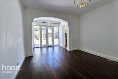Lowshoe Lane, Romford, RM5 2AP 3 bed semi