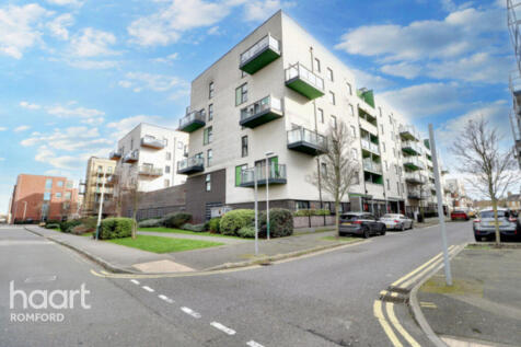 Crown Drive, Romford 1 bed apartment for sale