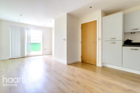 Chapel Court, Romford, RM7 0FT 1 bed apartment for sale